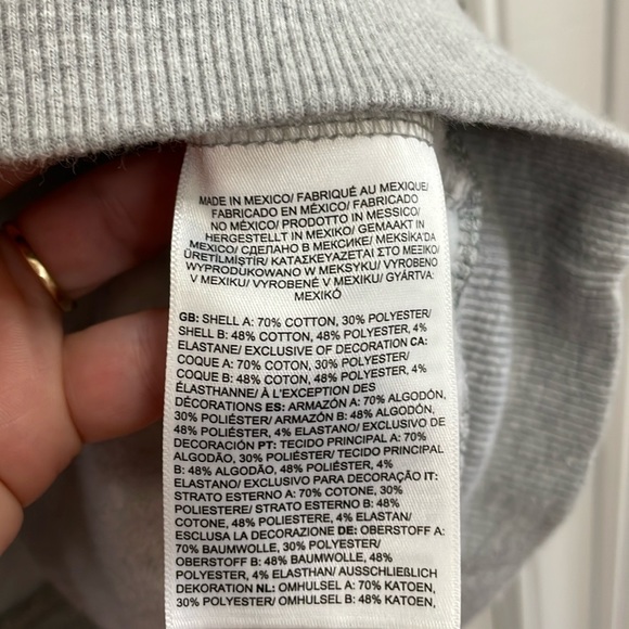 🩶🤍The North Face gray hoodie sweatshirt.  M - Picture 7 of 8